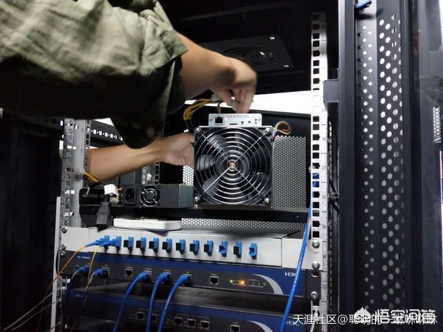 比特币是个什么鬼<strong></p>
<p>比特币挖矿</strong>，有没有大神知道怎么挖矿？
